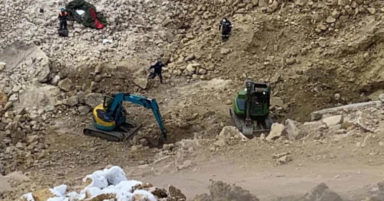 "Майқайың-алтын" кенішіндегі апат: Жоғалғандардың туыстары апат орнына көріпкелді шақырды