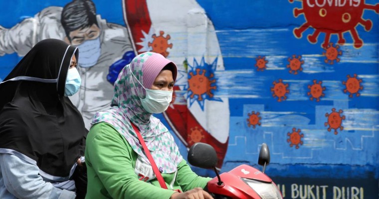 Танымал имам вакцинаның халал немесе харам екеніне қатысты сұраққа жауап берді