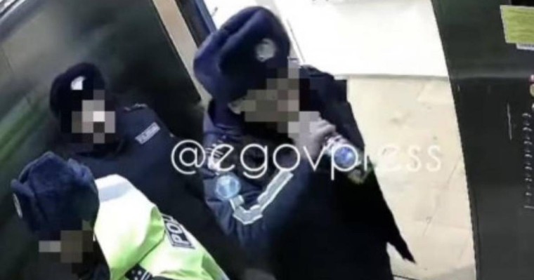 Лифтіге сыра ішіп кірген астаналық полицейлер видеоға түсіп қалды