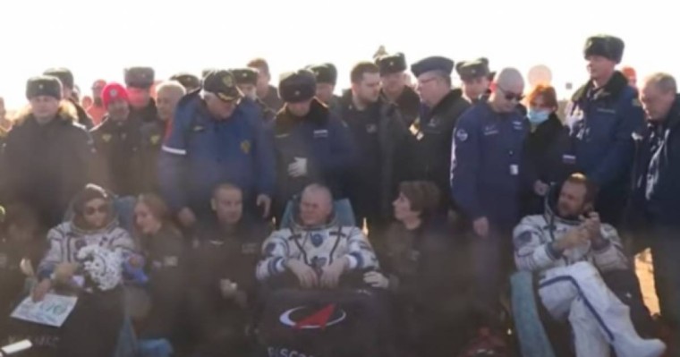 Әлемдегі тұңғыш киноэкипаж Қазақстан аумағына қонды