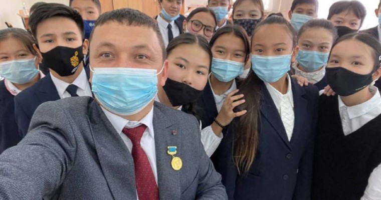 «Алматының жыл мұғалімі» атанған ұстаз әр сабағының 5 минутын Абайға арнайды