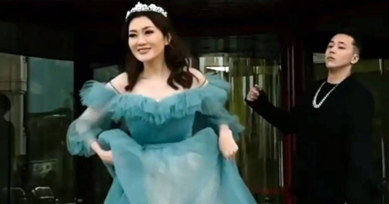 "Осыдан соң Боратқа қалай ренжиміз": Отандық журналист Ерке Есмахан мен AZ-дің әзіліне сын айтты