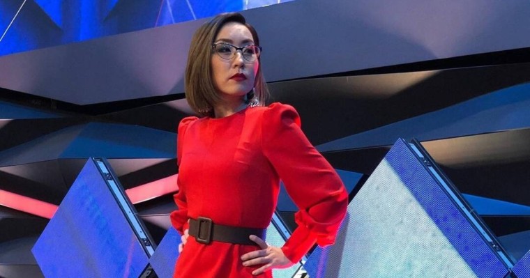 “Дина Төлепберген! Бұндай белден төмен бағдарламаңды үйіңдегі әке-шешеңе ғана көрсет!”