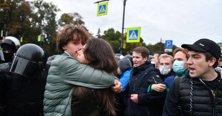 Мәскеуде Путинге қарсы шеруде бір қыз қаза тапты