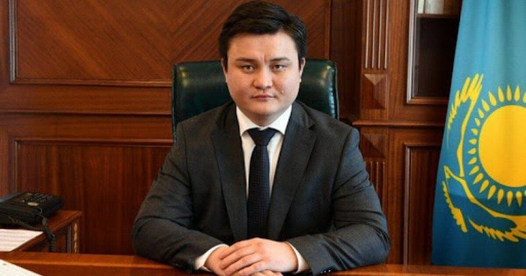 Мәжіліс депутаты ең жас министрге: Сұрақтарға ана тіліңізде жауап бере алмағаныңыз ұят