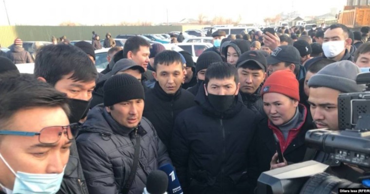 Шымкентте жүзден астам жүргізуші ереуілге шықты