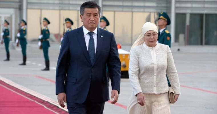 Сооронбай Жээнбеков пен әйелі Қырғызстаннан кетті