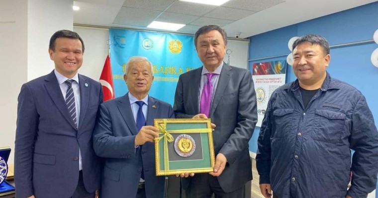 Мәдени орталықтағы кездесу