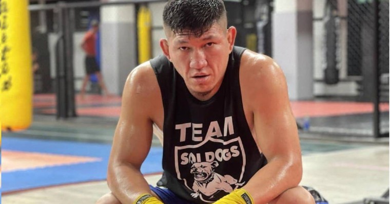 Блогер Қуат Хамитке жұдырық жұмсады ма?