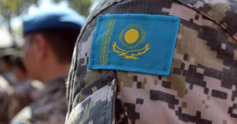 "Жел шығардың деп, басынан орындықпен ұрған": Тағы бір сарбаз офицерден таяқ жеп, ауыр халде жатыр