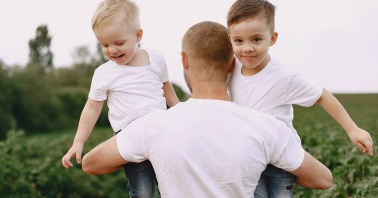 Шымкентте сот ажырасқан жұптың үш баласын әкесінің қолында қалдырды