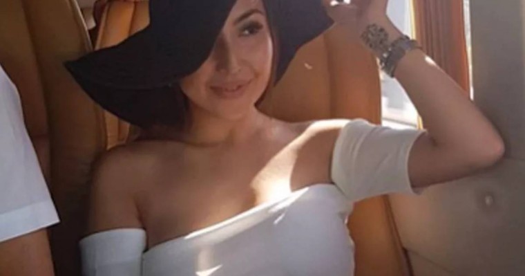 Сиви Махмуди омырауын үлкейту үшін операция жасатты (Фото)