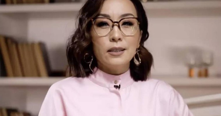 Дина Төлепберген "Астарлы ақиқатты" жүргізуді тоқтатқанын мәлімдеді