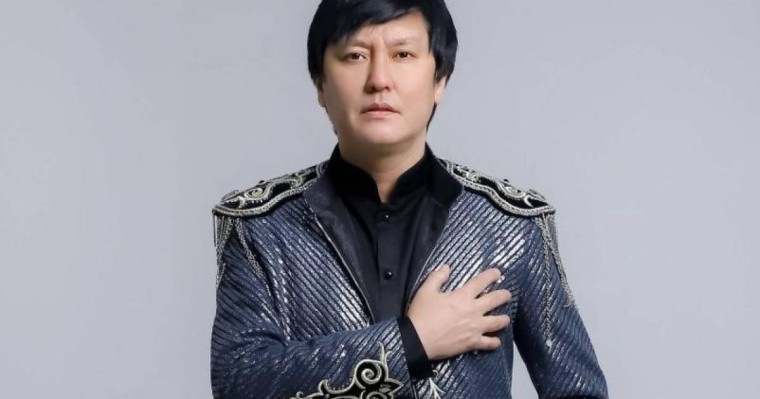 "Келінмен жарысып туған енеге қалай қарайсыздар". Өмірқұл Айниязов жүкті келінімен суретке түсіп сынға қалды (фото)