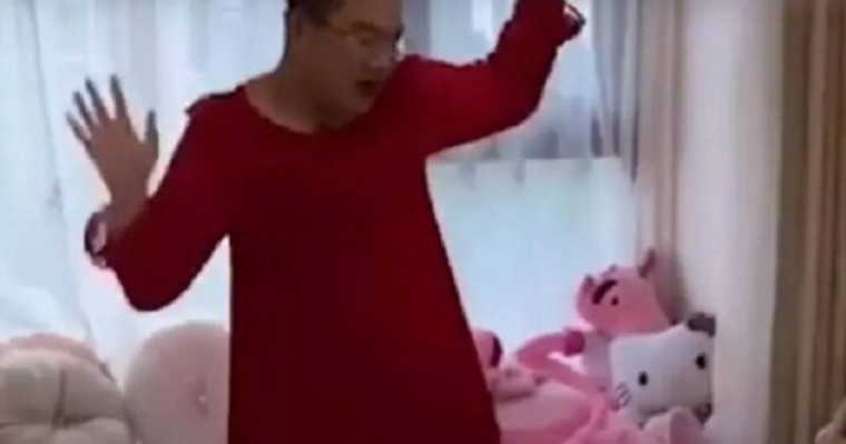 Қызын әйелдерше киініп күлдірген әке жұртты сүйсіндірді (видео)