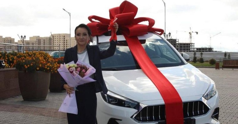 Алматы облысының үздік мұғаліміне көлік сыйға берілді