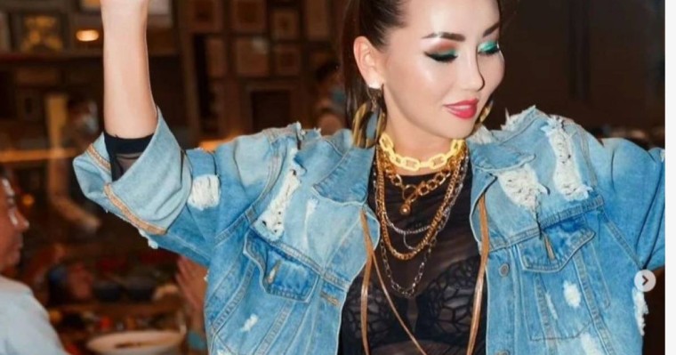 "Тамағыма пышақ тақады": Баян Алагөзова 90-жылдарды еске алды