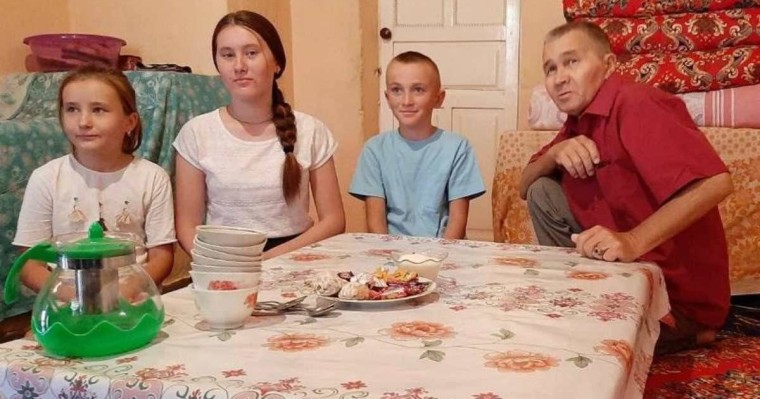 Түркістан облысында қайырымды жандар жалғызбасты әкеге баспана сыйлады - Қазақстан жаңалықтары