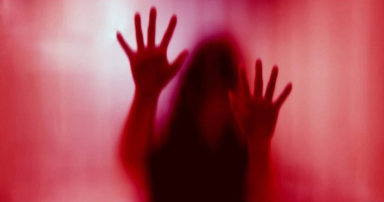 Үш жыл бойы "тиісіп" келген. Өгей қызын зорлаған ер адам 20 жылға сотталды