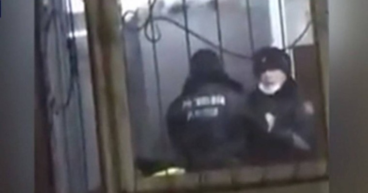 Төбелес шығарған шымкенттік полицейлер жұмыстан қуылды