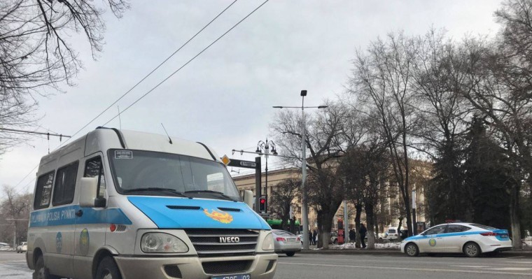 Алматыда полиция белсендіні үйінен ұстап әкетті