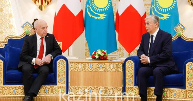 总统：应进一步加强哈-瑞两国合作伙伴关系