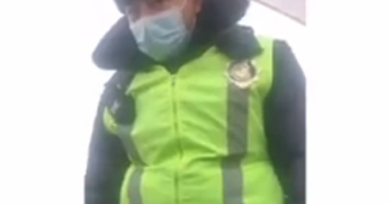 "Қарғыс атсын" деген полицей жұрттың жағасын ұстатты (видео)