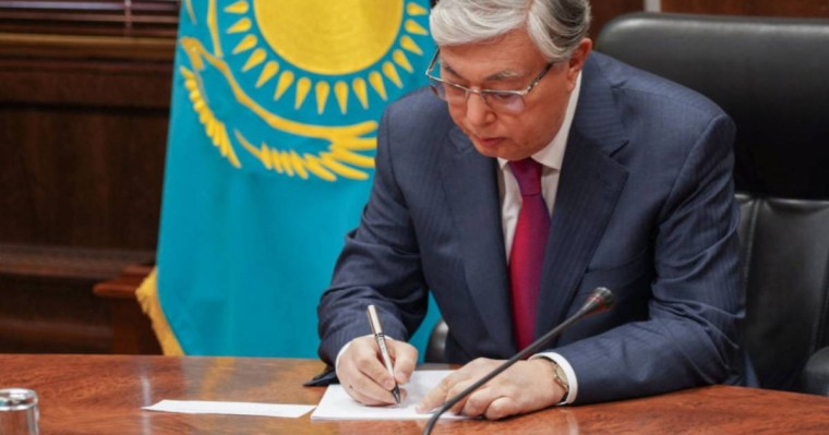 Тоқаев ел өміріне қатысты маңызды заңға қол қойды