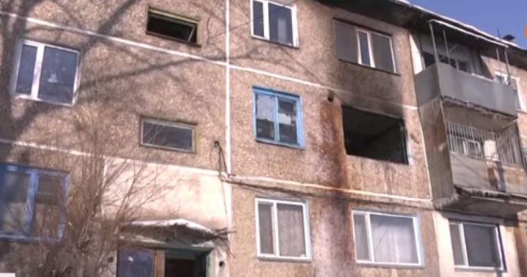 Өрттен құтқармақ болды. Қарағанды облысында әйел балаларын терезеден лақтырды