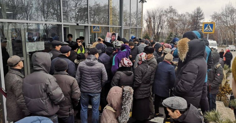 Алматыда белсенділер қаралы митингіден кейін прокуратураға барды