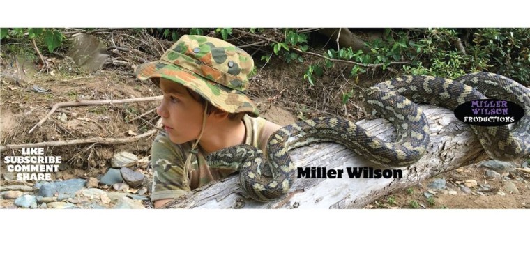 Алып жыланмен өзенде жүзген жасөспірім өліп қала жаздады (видео)