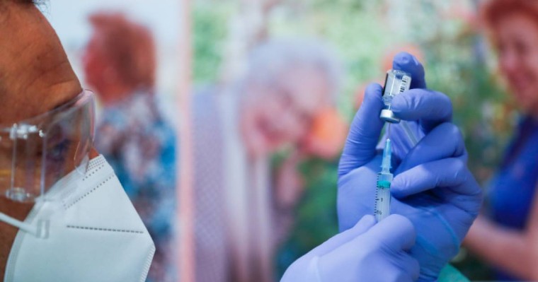 Алматыдағы дәрігерлер мен мұғалімдер коронавирусқа қарсы вакцинаны қалай алады