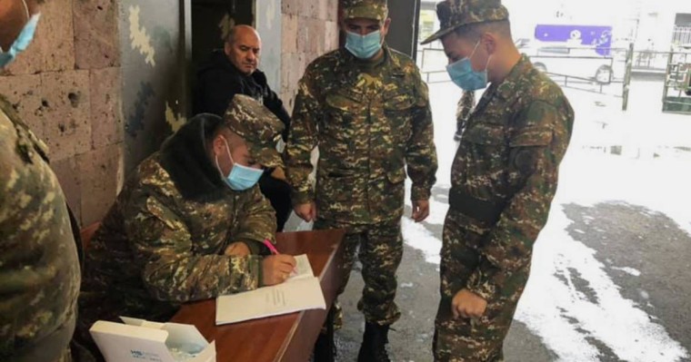 Пашинян бүкіл армиянды қолына қару алуға шақырды