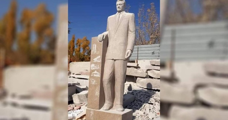 Жұрттың күлкісімен қатар ашуын туғызған Қонаевтың ескерткішіне 12 млн теңге жұмсалған