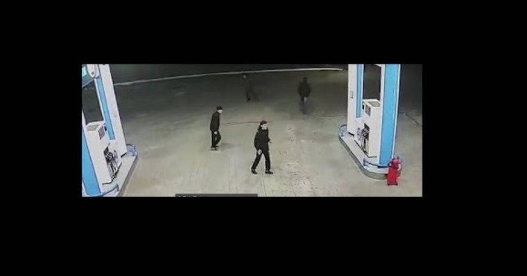 Оралда қарулы адамдар ер адамды атып тастады: куәгерлер егжей-тегжейлі айтып берді (ВИДЕО)