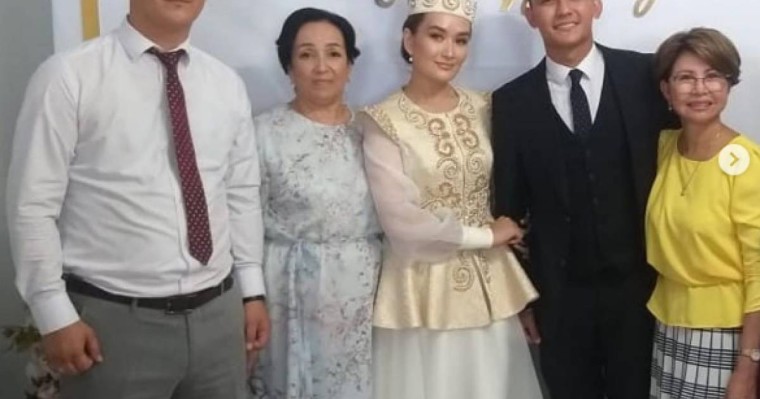 Роза Рымбаева: Келінім керемет жан, күнде қолынан шай ішіп жүрмін