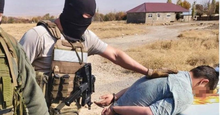 Түркістан облысында жүргізушіні өлтіріп, мәйітті өртеп жіберген қылмыстық топ ұсталды