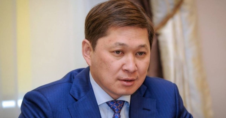 Қырғызстанның экс-премьер-министрі Исаков Франциядан саяси баспана сұрады - журналист