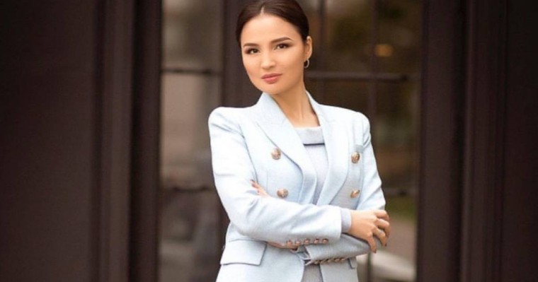 Жұлдыз Абдукаримова енесінің туған күні мен ауыз ашарға киген киімі үшін сынға қалды