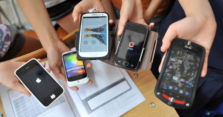 Қаптаған фотосурет, скан, скриншоттар: Смартфоны толып қала беретін мұғалімдер шағым жасады