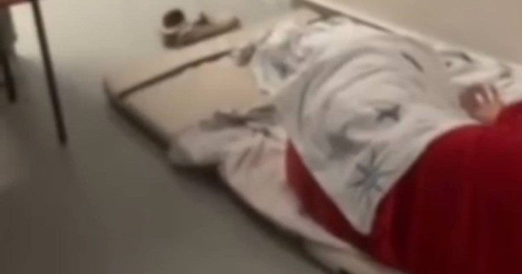 Шымкенттегі инфекциялық ауруханада аналар мен балалар дәлізде жатуға мәжбүр болды