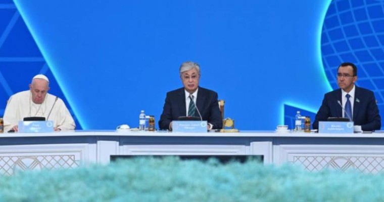 Қазақ тілін дәлізден сығалатқан "ескі де жаңа" билікке бұл үлкен сын - Кәмшат Тасболат