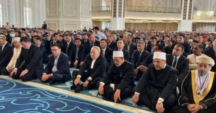 Бас қаланың аты ауысқан күні Назарбаев Бас мешітке келді... Бұл туралы депутаттар не дейді?