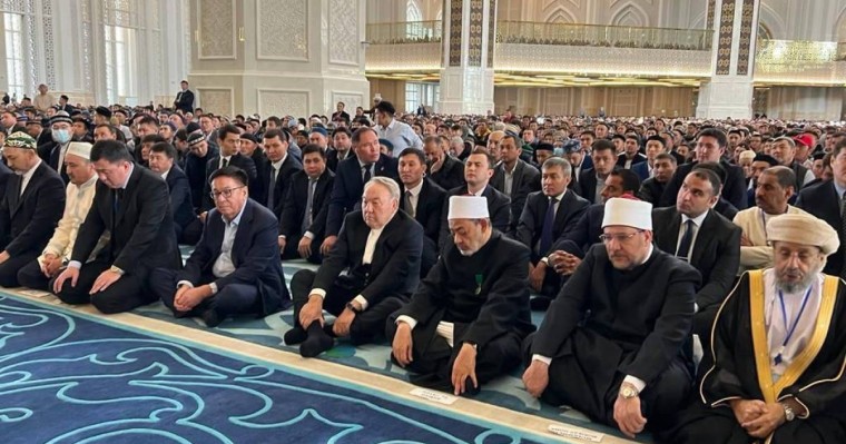 Назарбаев өзі ашқан мешітте Жұма намазын оқыды