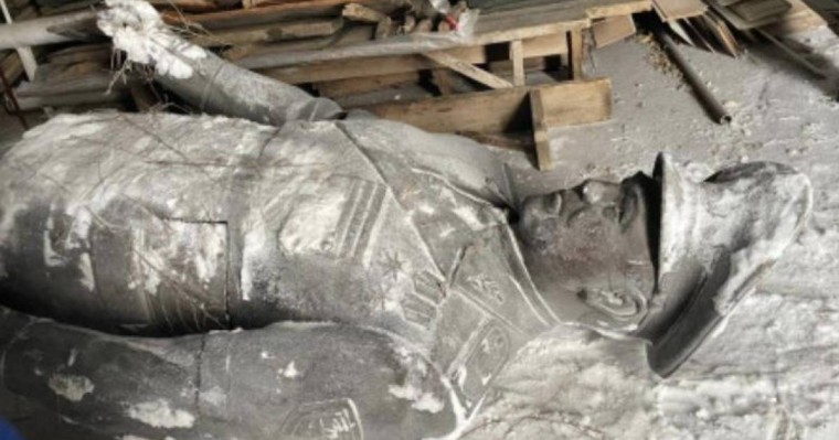 Астанада Нұрсұлтан Назарбаевтың ескерткіші алынып тасталды