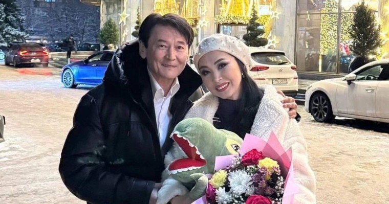 "Қыдекең кітап жазып жатыр": Қарақат Әбілдина болашақтағы жоспарын бөлісті