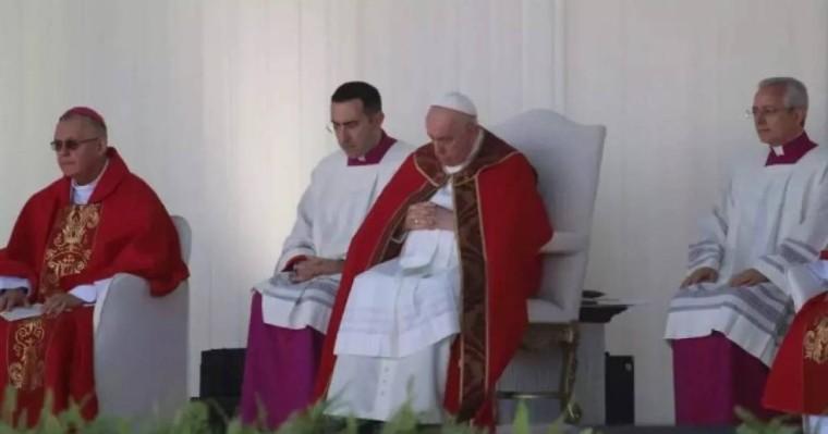 Мыңдаған ұлт өкілдері: Нұр-Сұлтанда Рим Папасының қатысуымен болған қасиетті месса қалай өтті (фото)