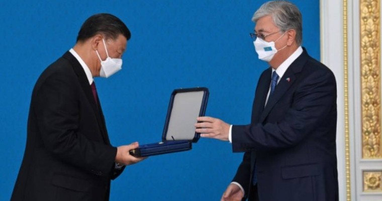 Тоқаев Си Цзиньпинді "Алтын Қыран" орденімен наградтады