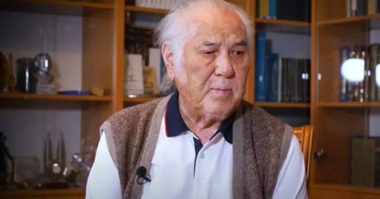 "Кабинетінде отырып, қатты қорландым": Дулат Исабеков Назарбаевтың сотқа бермек болғанын айтты