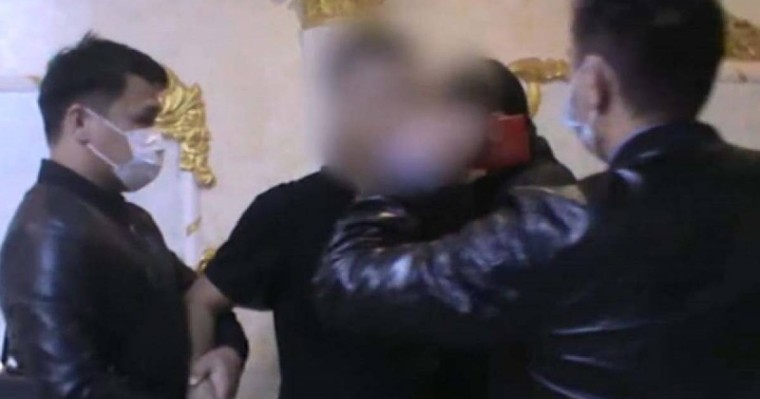 Талдықорғанда жезөкшелікпен айналысатын жігіттерді ұстау сәті видеоға түсті